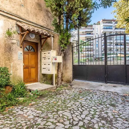 Cute Affordable 1-Br Minutes From Cannes Center Cannes
