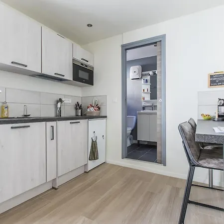 Cute Affordable 1-Br Minutes From Cannes Center *
